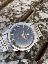 Load image into Gallery viewer, 1954 Omega Seamaster black dial Beefy Lugs with original bracelet (1502)