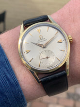 Load image into Gallery viewer, 1958 Omega Seamaster with rare beveled index