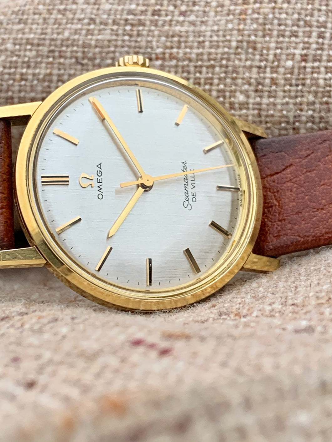 1964 Omega Seamaster De Ville in solid 18ct gold and silky dial