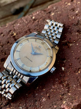 Load image into Gallery viewer, 1952 Omega Seamaster &quot;bumper&quot; with honeycomb dial and BoR-bracelet