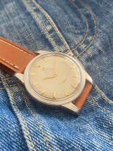 Load image into Gallery viewer, 1952 Omega Seamaster ”Jumbo” with rare honeycomb dial