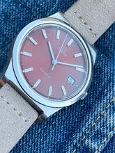 Load image into Gallery viewer, 1972 Omega Genève with an uncommon red dial
