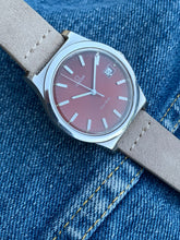 Load image into Gallery viewer, 1972 Omega Genève with an uncommon red dial