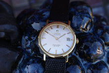 Load image into Gallery viewer, 1964 Omega Automatic Seamaster Deville with linen dial